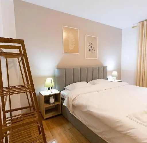 Light-2 Lovely Apartment In Tirana