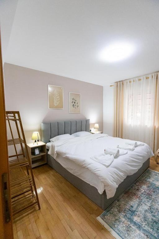 Light-2 Lovely In Apartamento Tirana